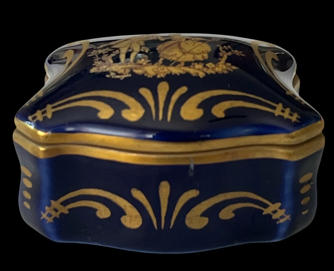 1980s Limoges Porcelain Trinket Box for Roger & Gallet "“ Blue & Gold Courting Scene - 3