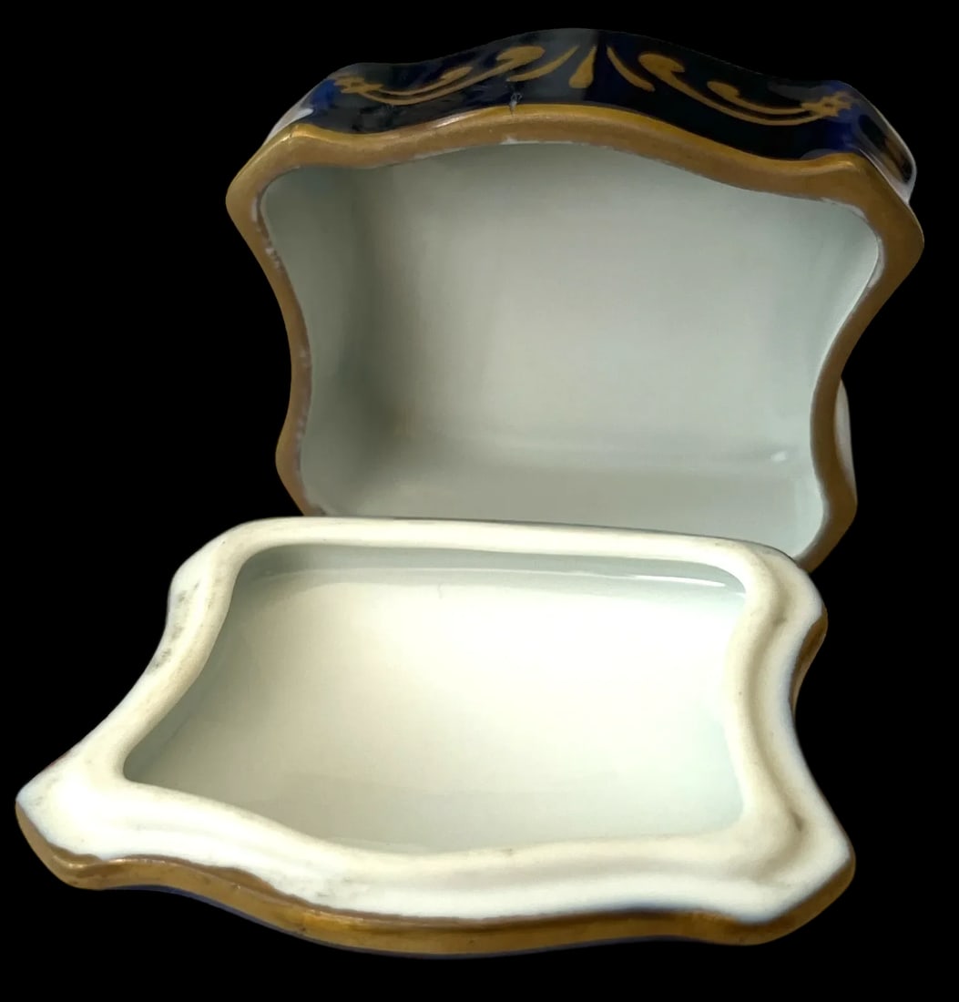 1980s Limoges Porcelain Trinket Box for Roger & Gallet "“ Blue & Gold Courting Scene - 4