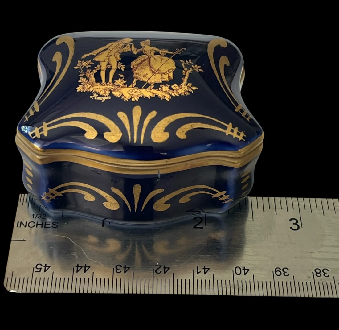 1980s Limoges Porcelain Trinket Box for Roger & Gallet "“ Blue & Gold Courting Scene - 7