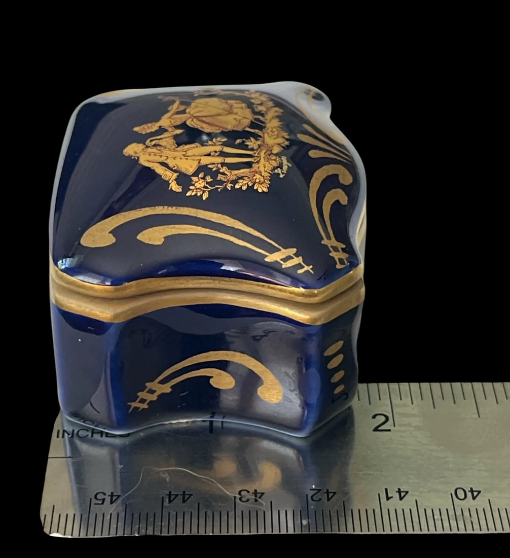 1980s Limoges Porcelain Trinket Box for Roger & Gallet "“ Blue & Gold Courting Scene - 9