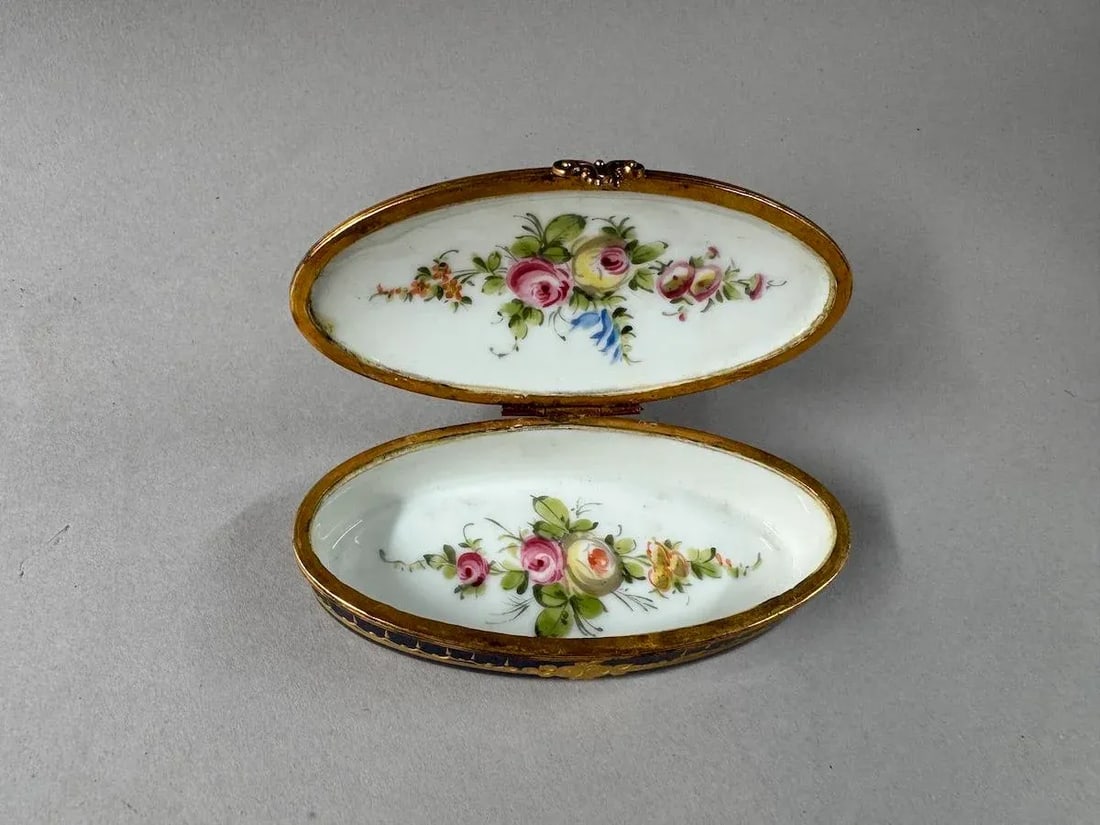 1860 French SÃ¨vres Romantic Blue Porcelain Trinket Box - 10