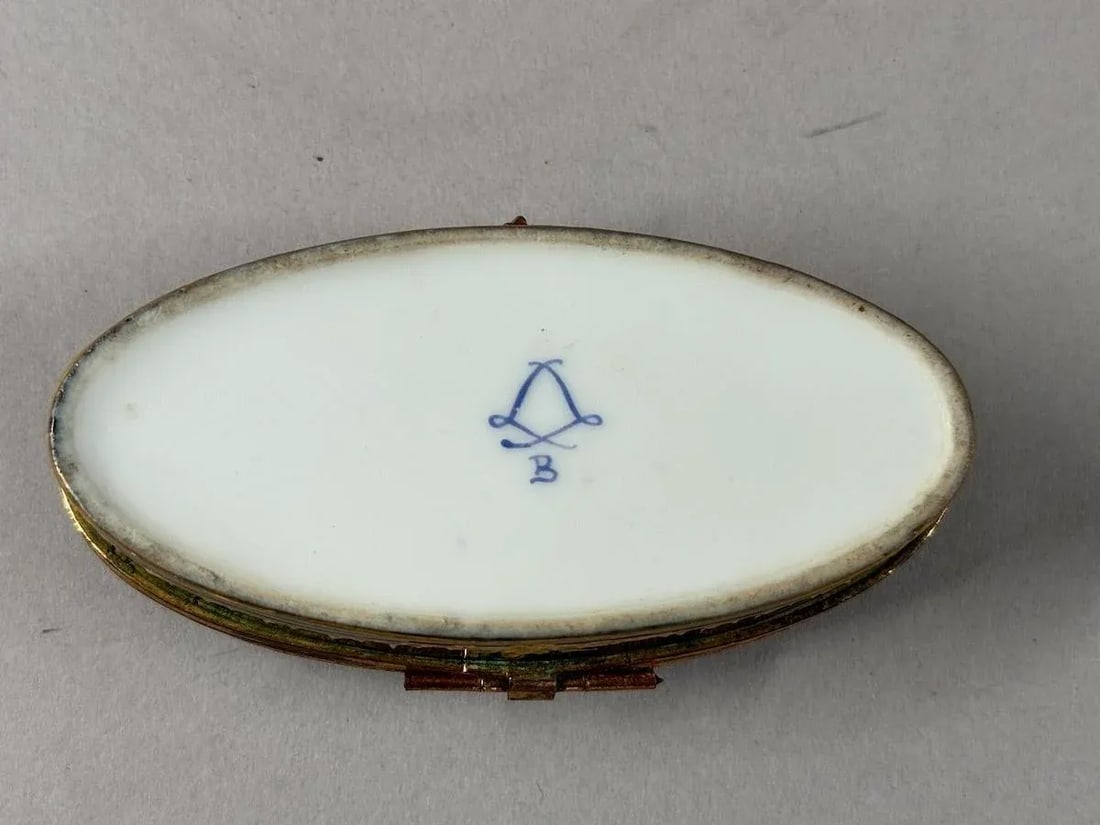 1860 French SÃ¨vres Romantic Blue Porcelain Trinket Box - 2