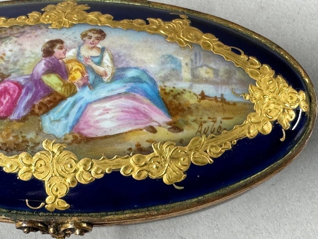 1860 French SÃ¨vres Romantic Blue Porcelain Trinket Box - 4
