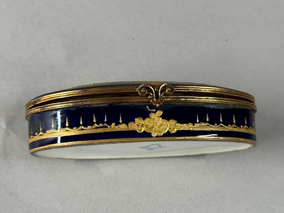 1860 French SÃ¨vres Romantic Blue Porcelain Trinket Box - 5