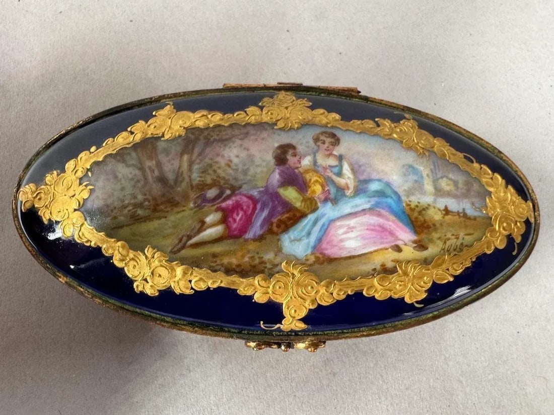 1860 French SÃ¨vres Romantic Blue Porcelain Trinket Box - 9