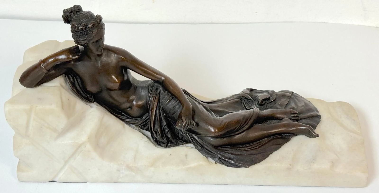 Exquisite Bronze & Marble Reclining Venus Holding Pomegranate, After Canova - 5
