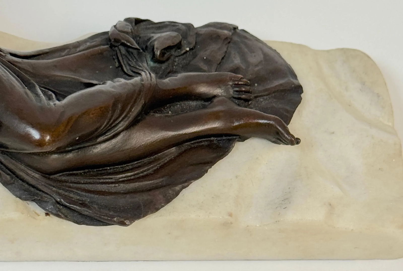 Exquisite Bronze & Marble Reclining Venus Holding Pomegranate, After Canova - 9