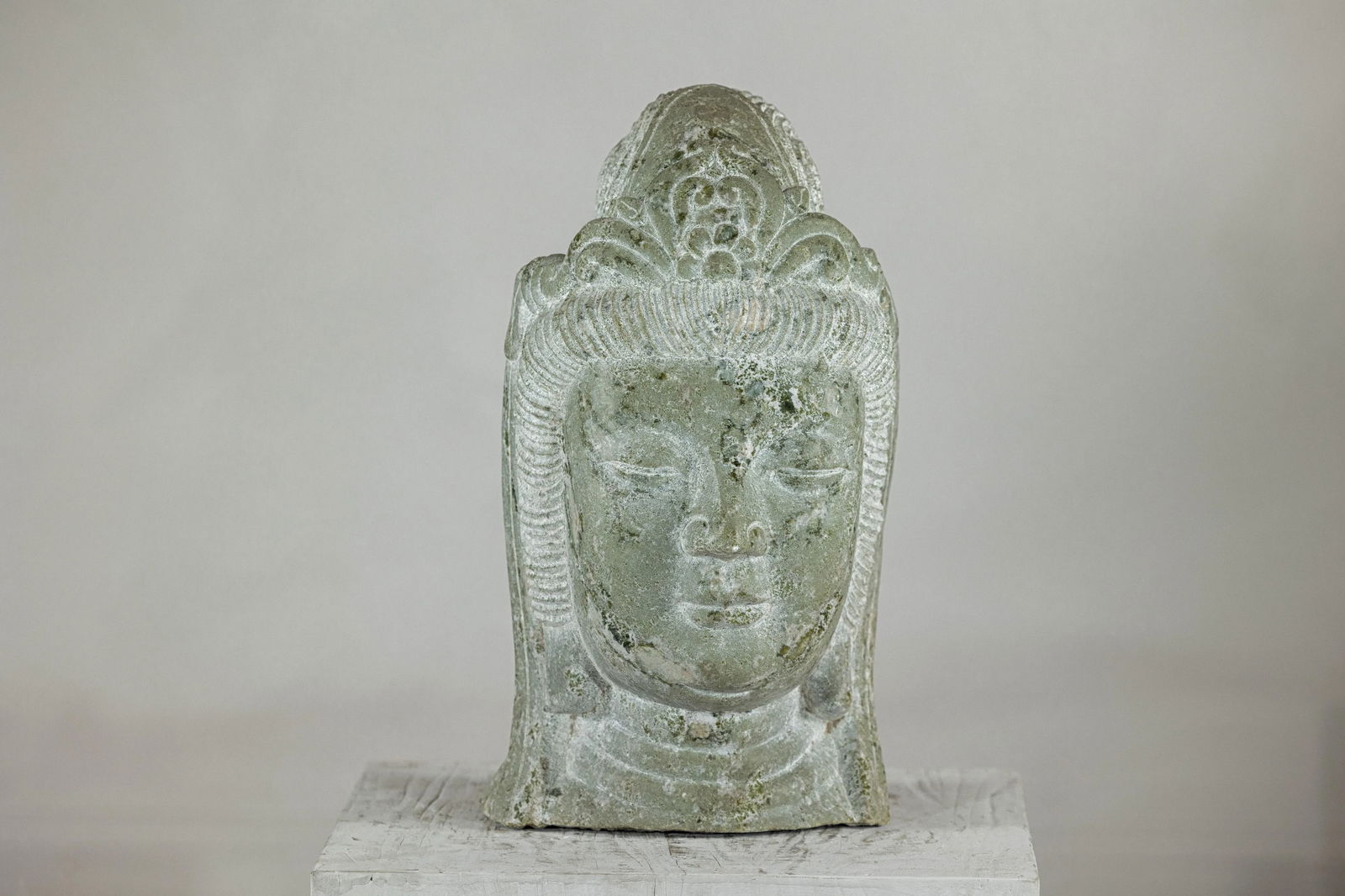 Hand-Carved Vintage Chinese Stone QuÃ¡n YÄ«n Head Sculpture with Natural Patina - 5