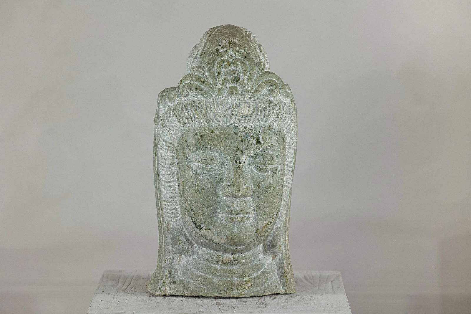 Hand-Carved Vintage Chinese Stone QuÃ¡n YÄ«n Head Sculpture with Natural Patina - 6