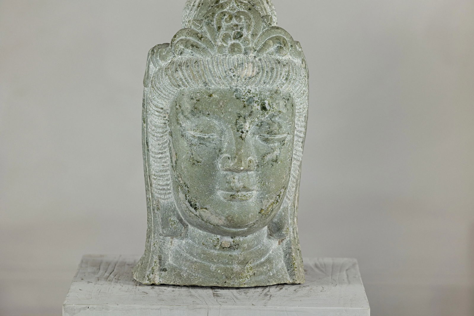 Hand-Carved Vintage Chinese Stone QuÃ¡n YÄ«n Head Sculpture with Natural Patina - 8