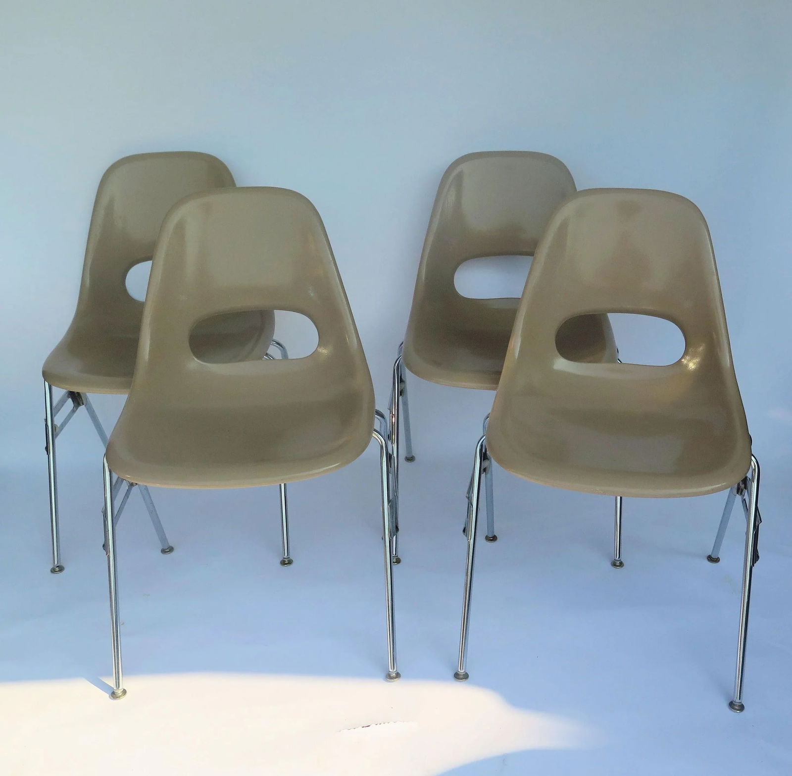 1980s Herman Miller-Style Fiberglass Shell Chairs- Set of 4 - 4