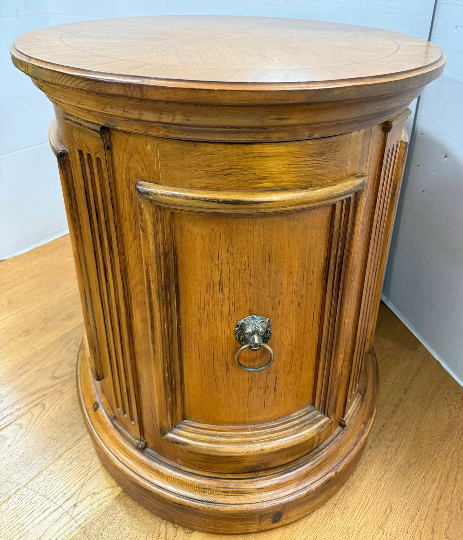 Ethan Allen Tuscan Oval Cabinet Drum Table - 3