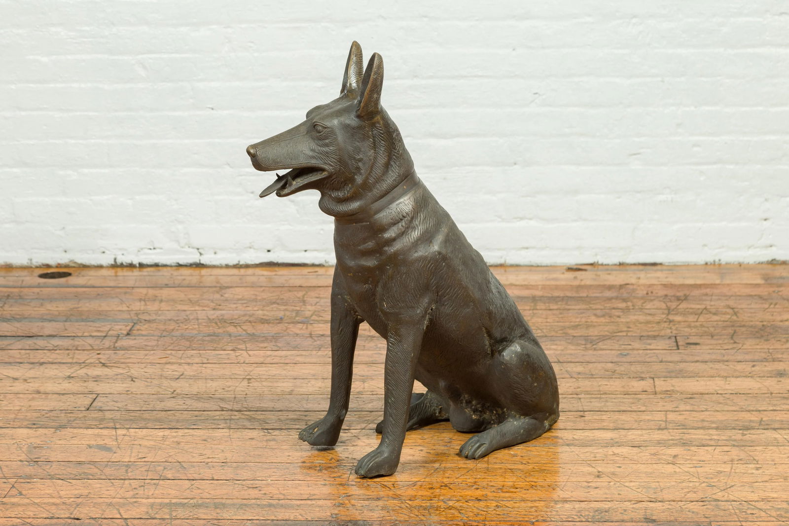 Contemporary Bronze Sculpture Depicting a German Shepherd with Dark Patina - 3