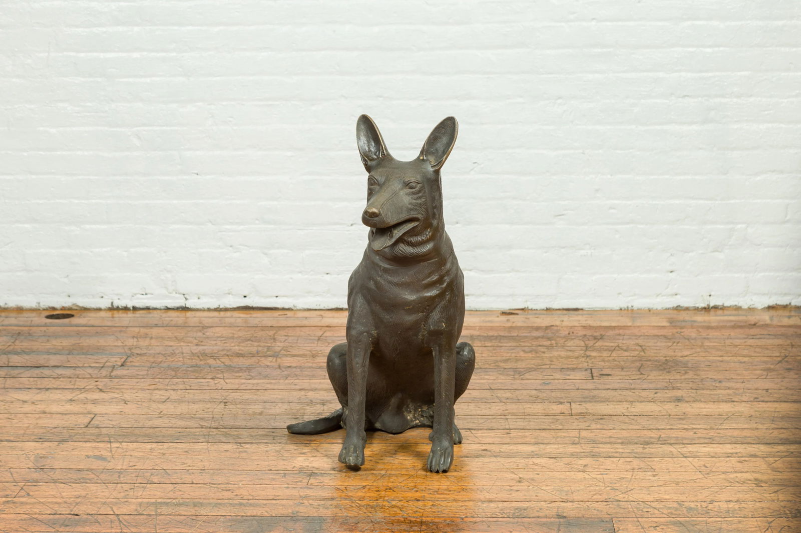Contemporary Bronze Sculpture Depicting a German Shepherd with Dark Patina - 4