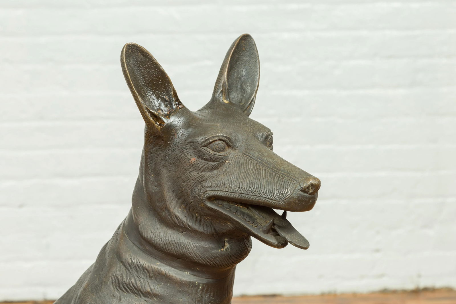 Contemporary Bronze Sculpture Depicting a German Shepherd with Dark Patina - 7