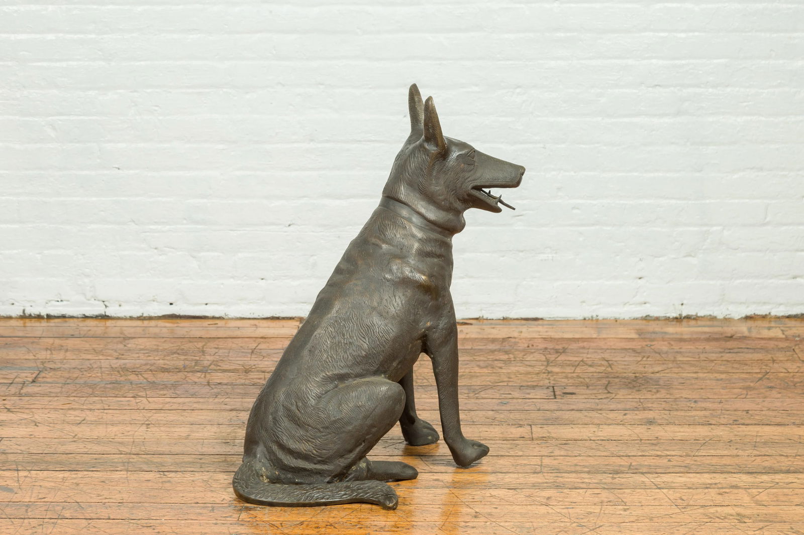 Contemporary Bronze Sculpture Depicting a German Shepherd with Dark Patina - 9