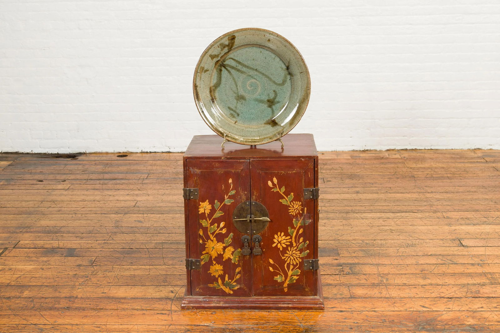 Thai Hand-Thrown Ceramic Charger from Chiang Mai with Hand Painted Decor - 4