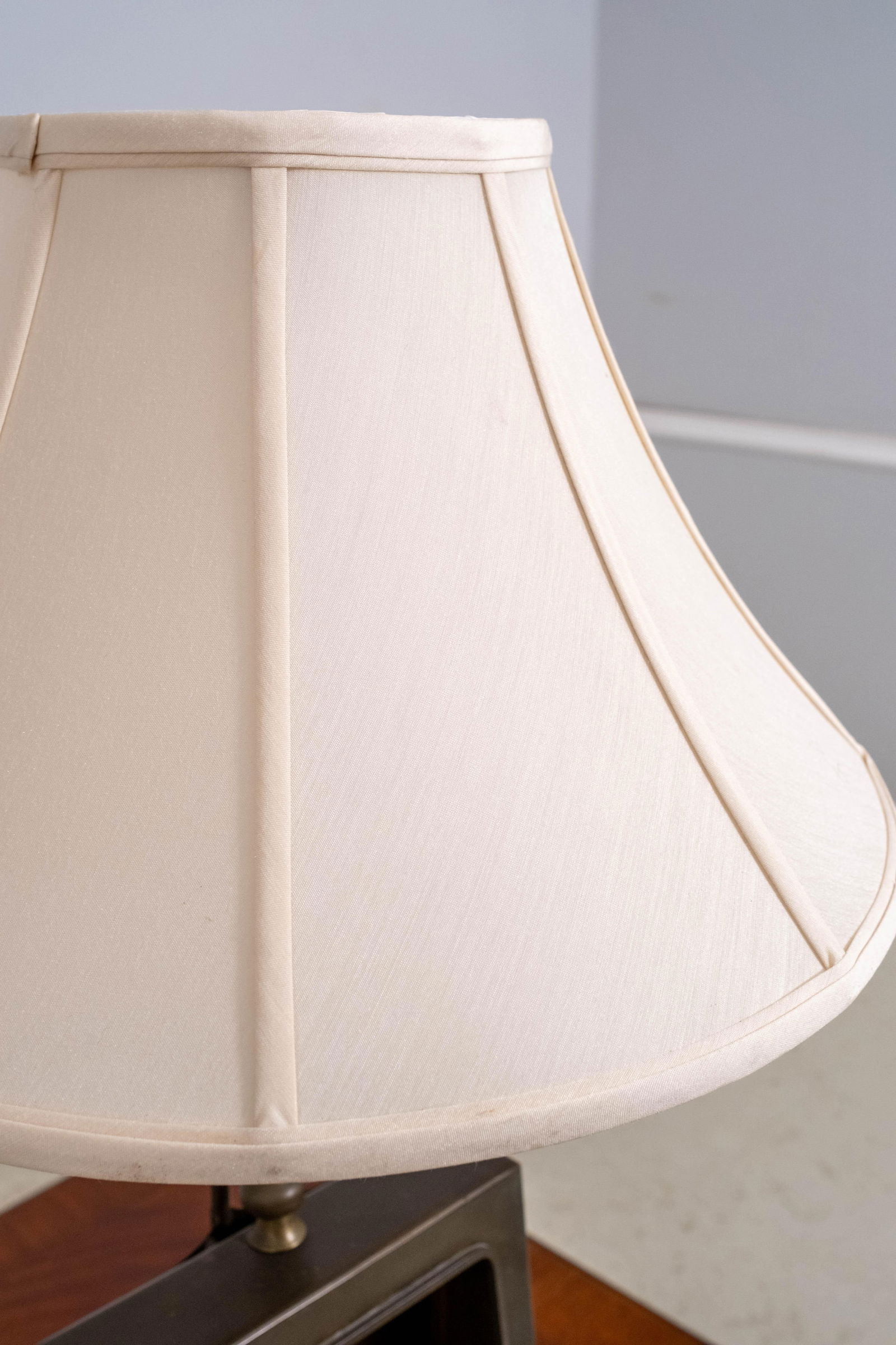 Bronze Bookshelf Style Table Lamp W. Shade - 16