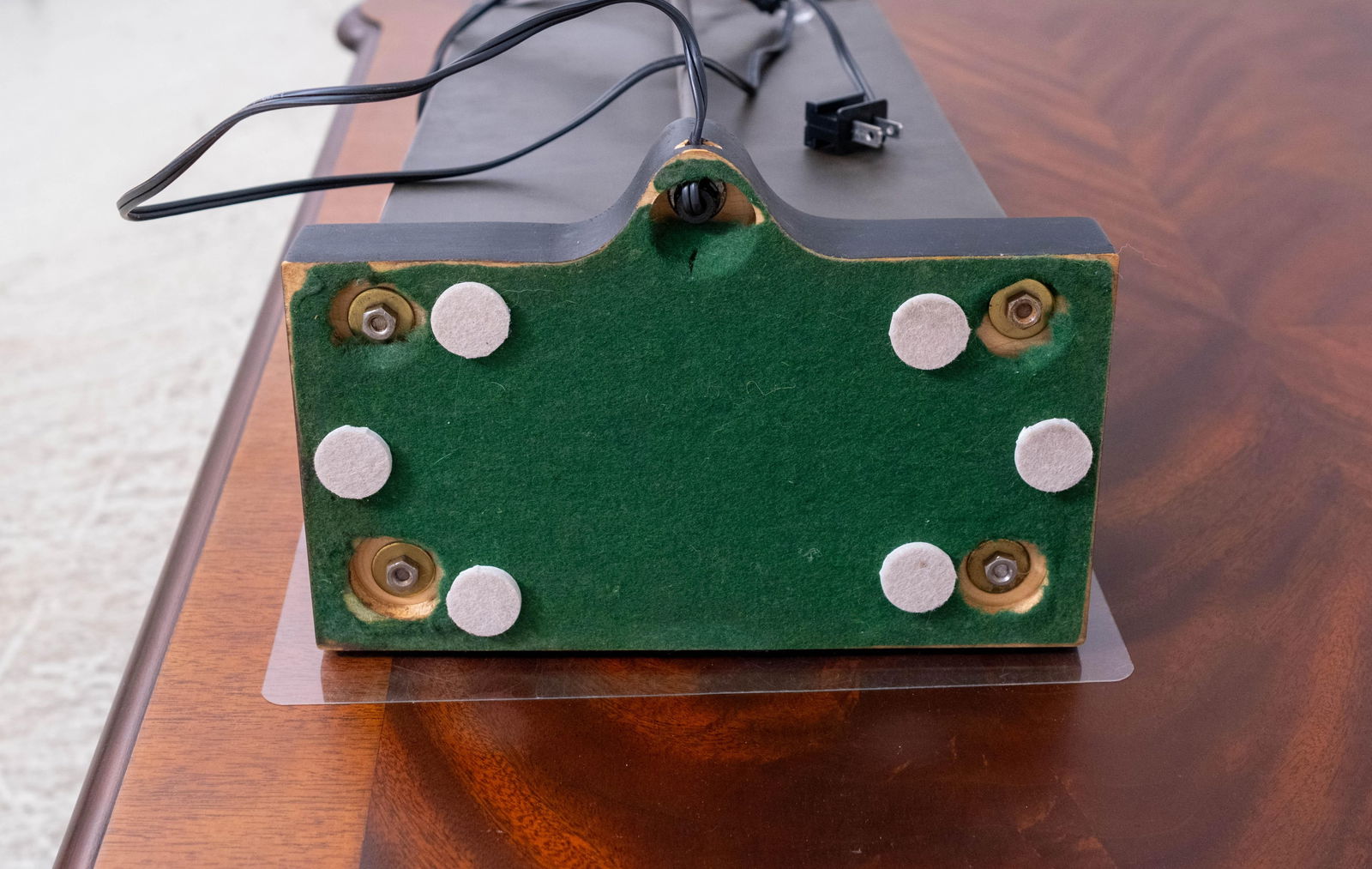 Bronze Bookshelf Style Table Lamp W. Shade - 18