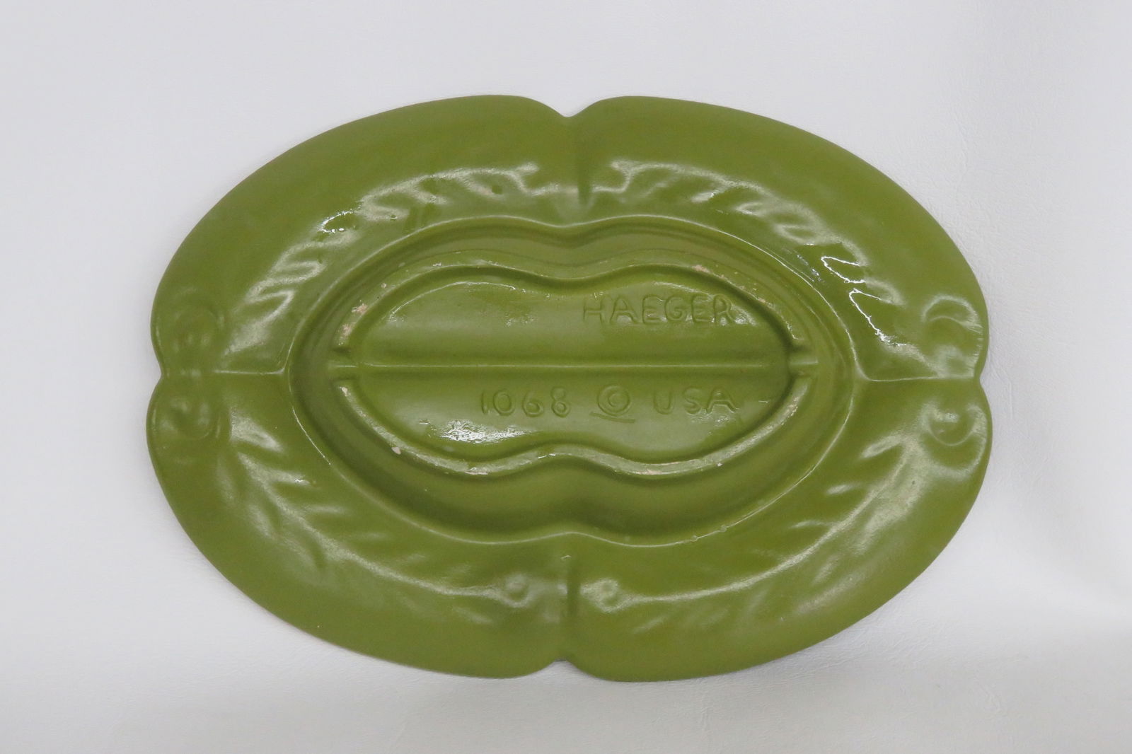 Mid Century Modern Haeger Pottery Green Ashtray 4520b - 4