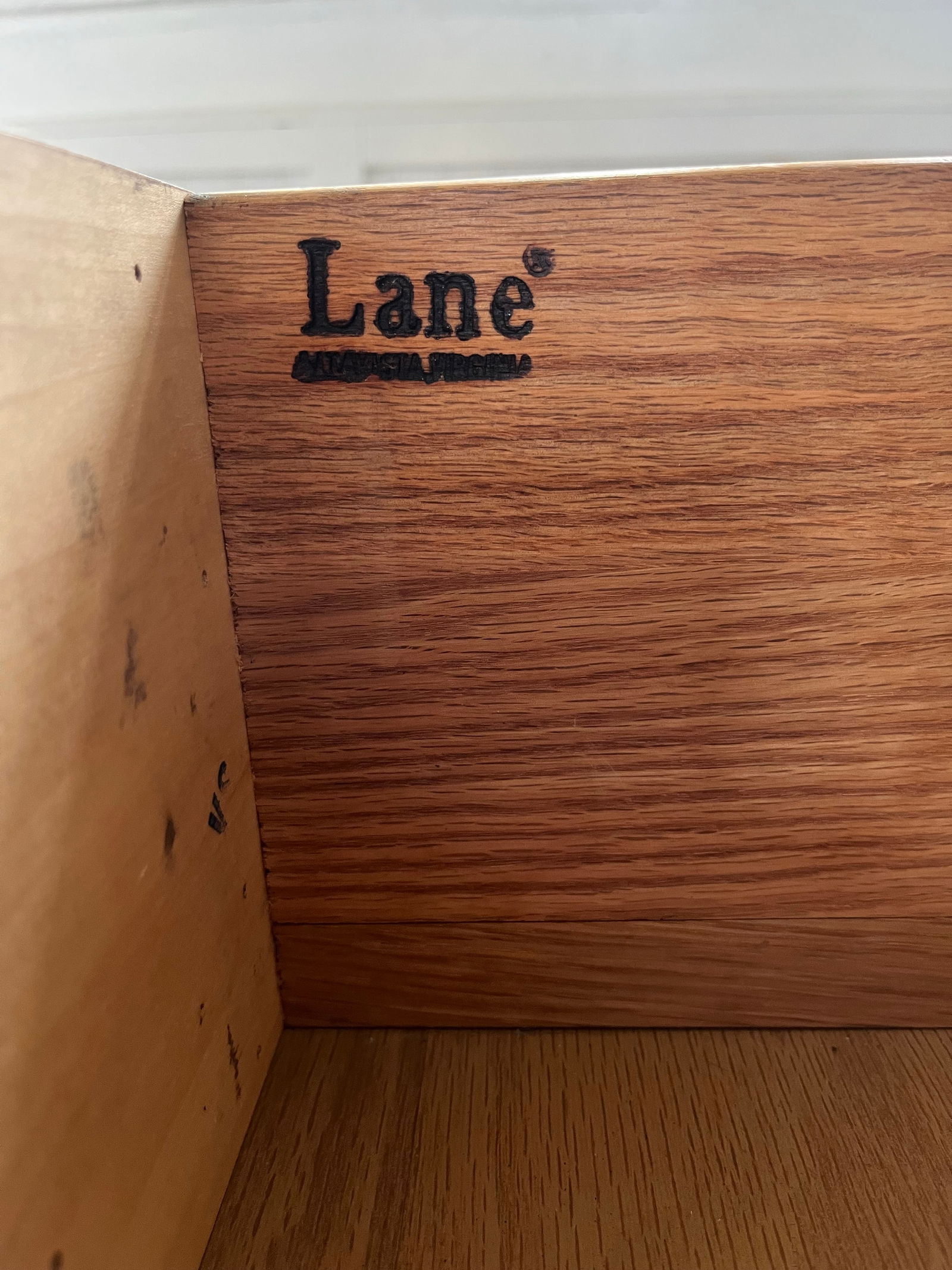 Lane Mid Century Federal-Style Mahogany Side Table With Marquetry - 6