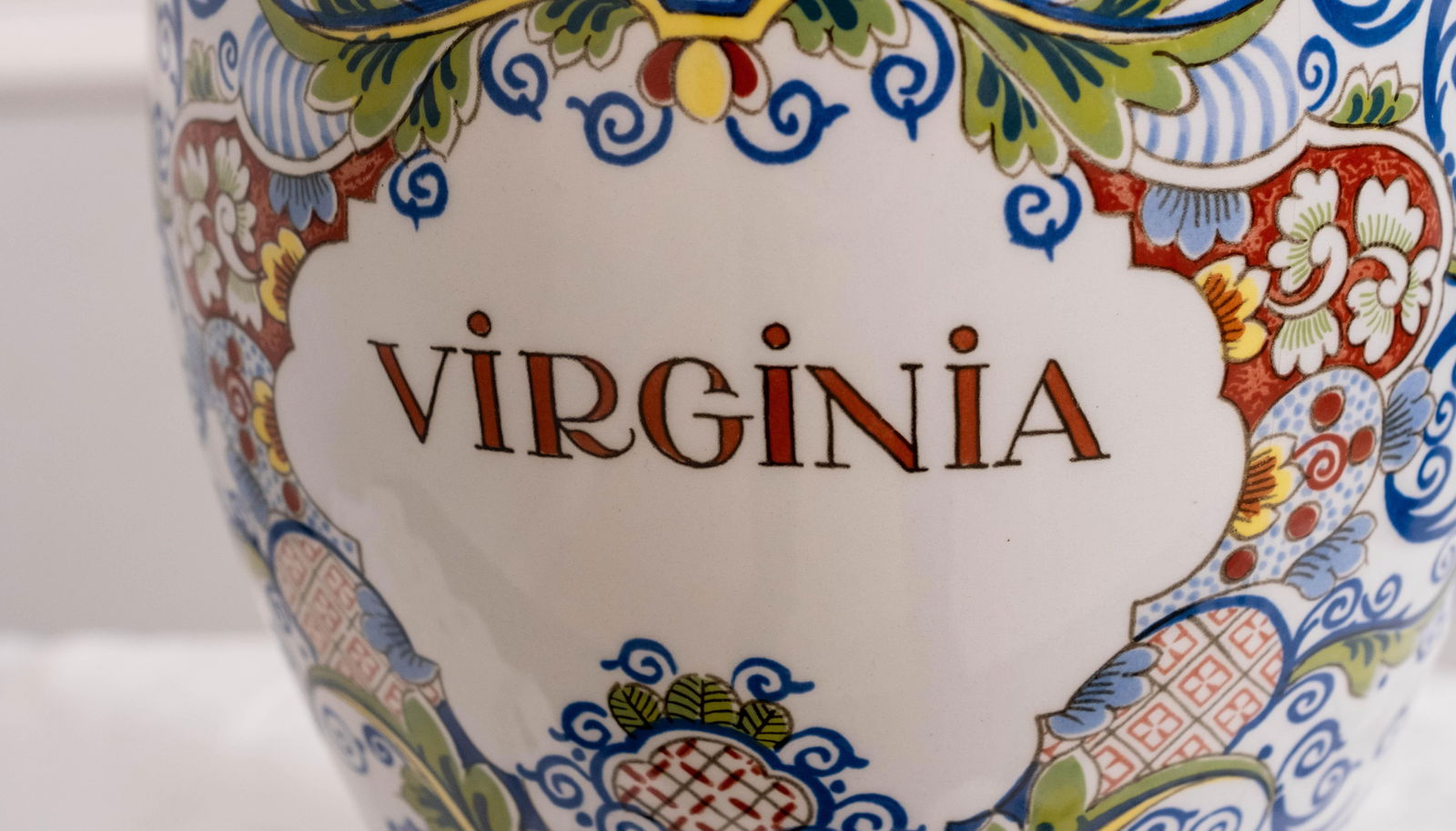 1980s Attributed to Delft Porcelain Williamsburg Virginia Tobacco Jar Lamp - 7