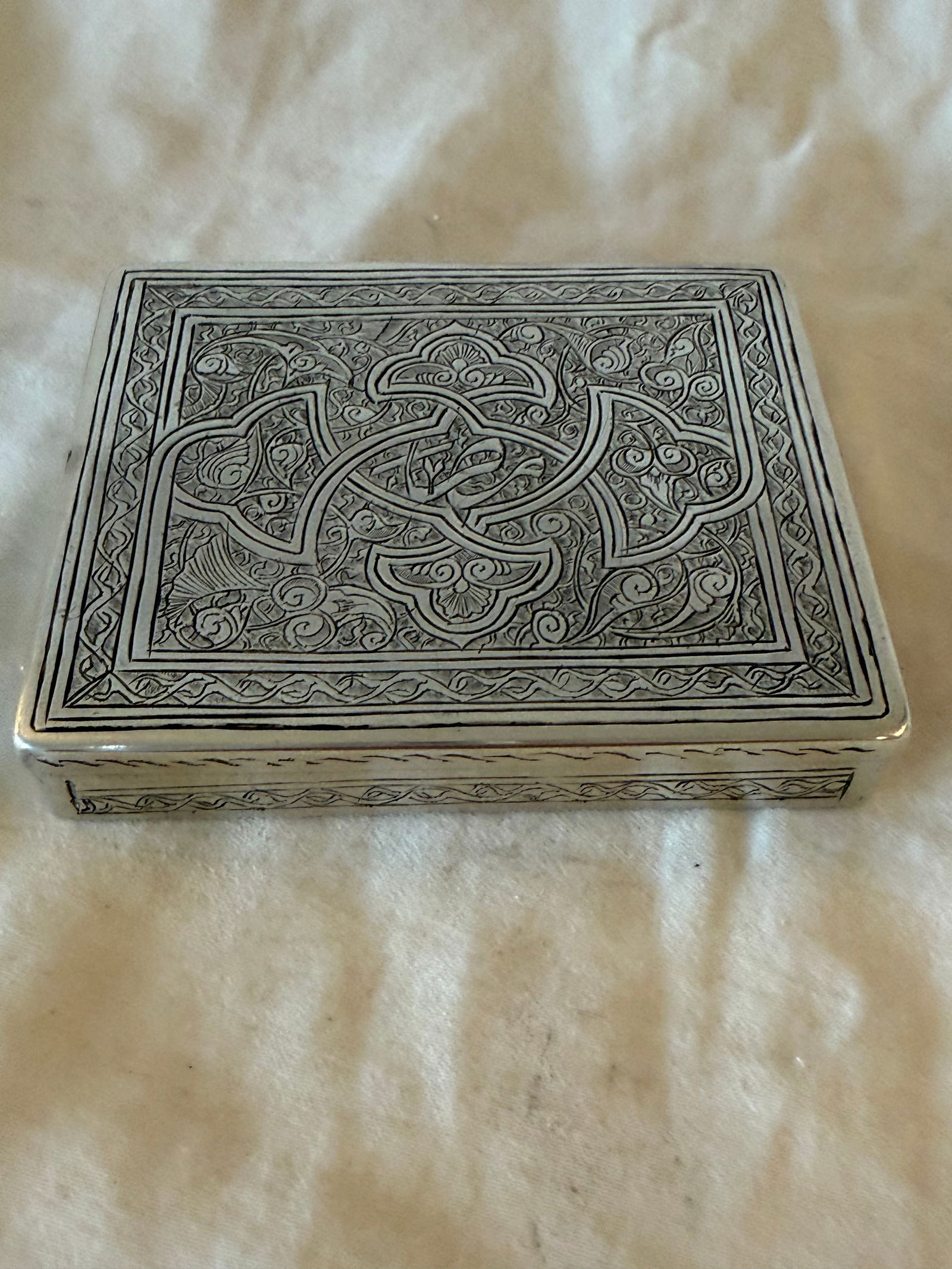 Mid-20th Century Egyptian 900 Silver Decorative Box With Etched Floral Design - 3