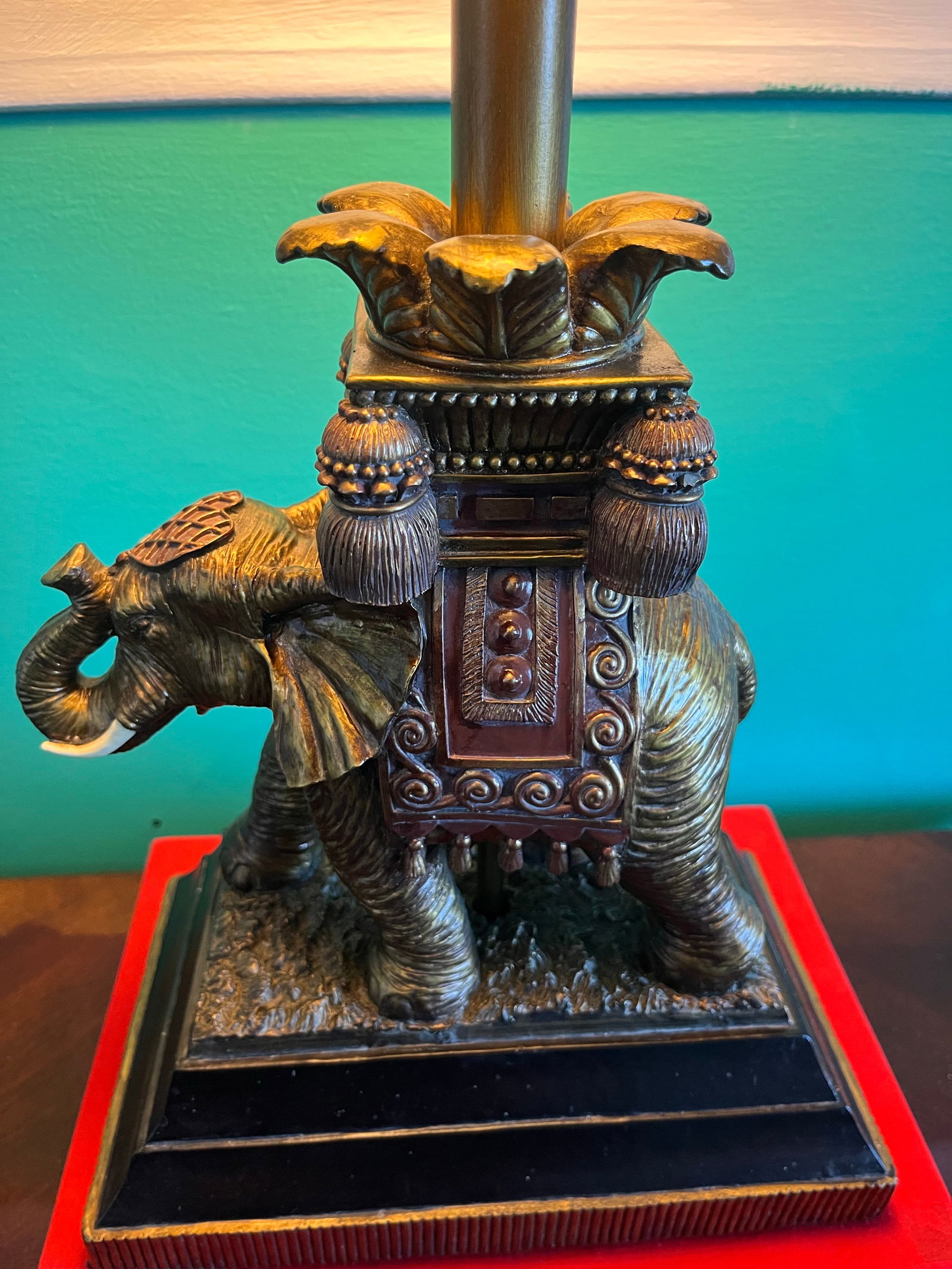 1970s East Asian Elephant Table Lamp With Silk Shade - Attributed to Robert Abbey - 3