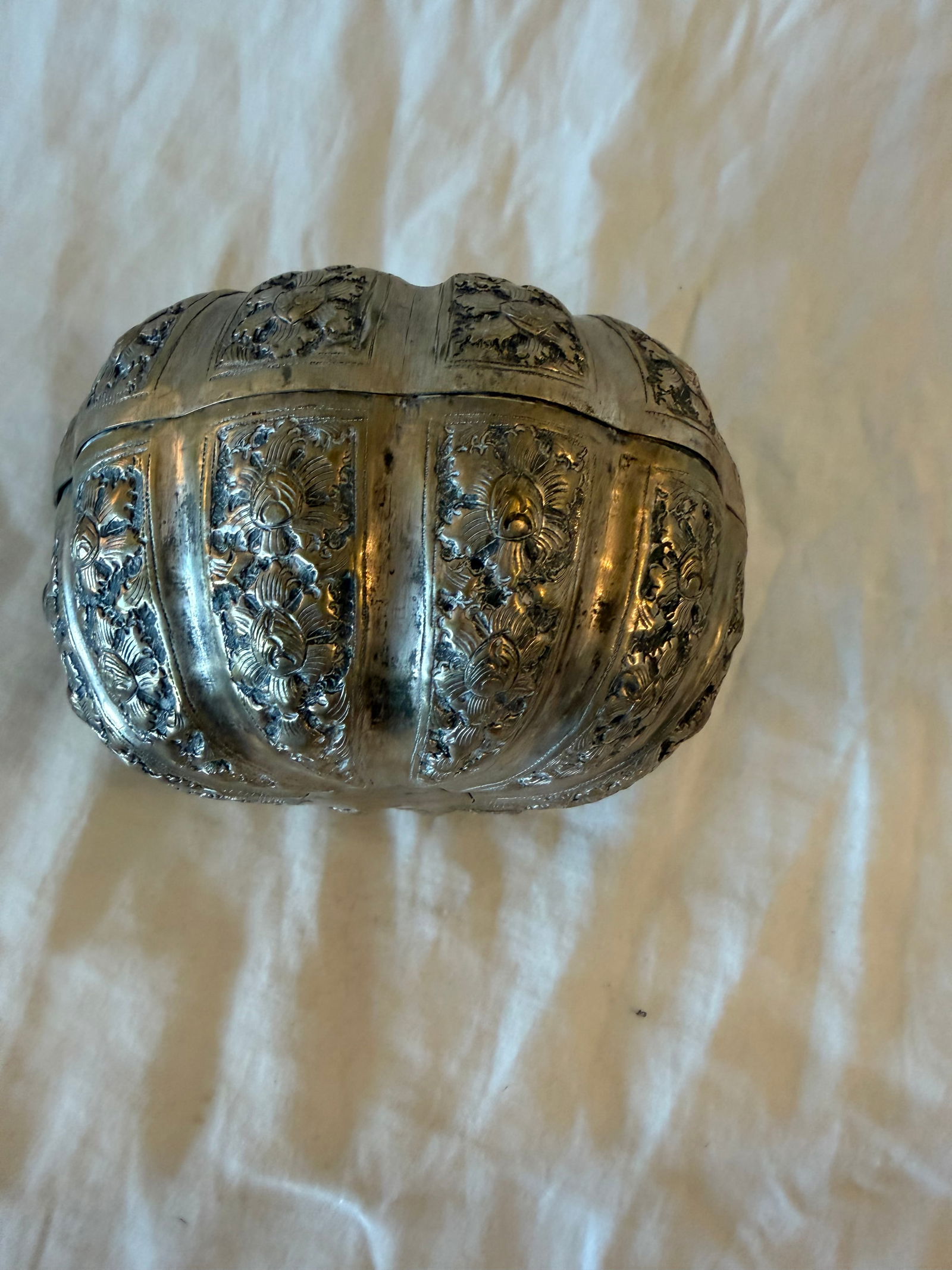 Large Antique Cambodian Silver-Plated Pumpkin Box, Mid-20th Century - 4