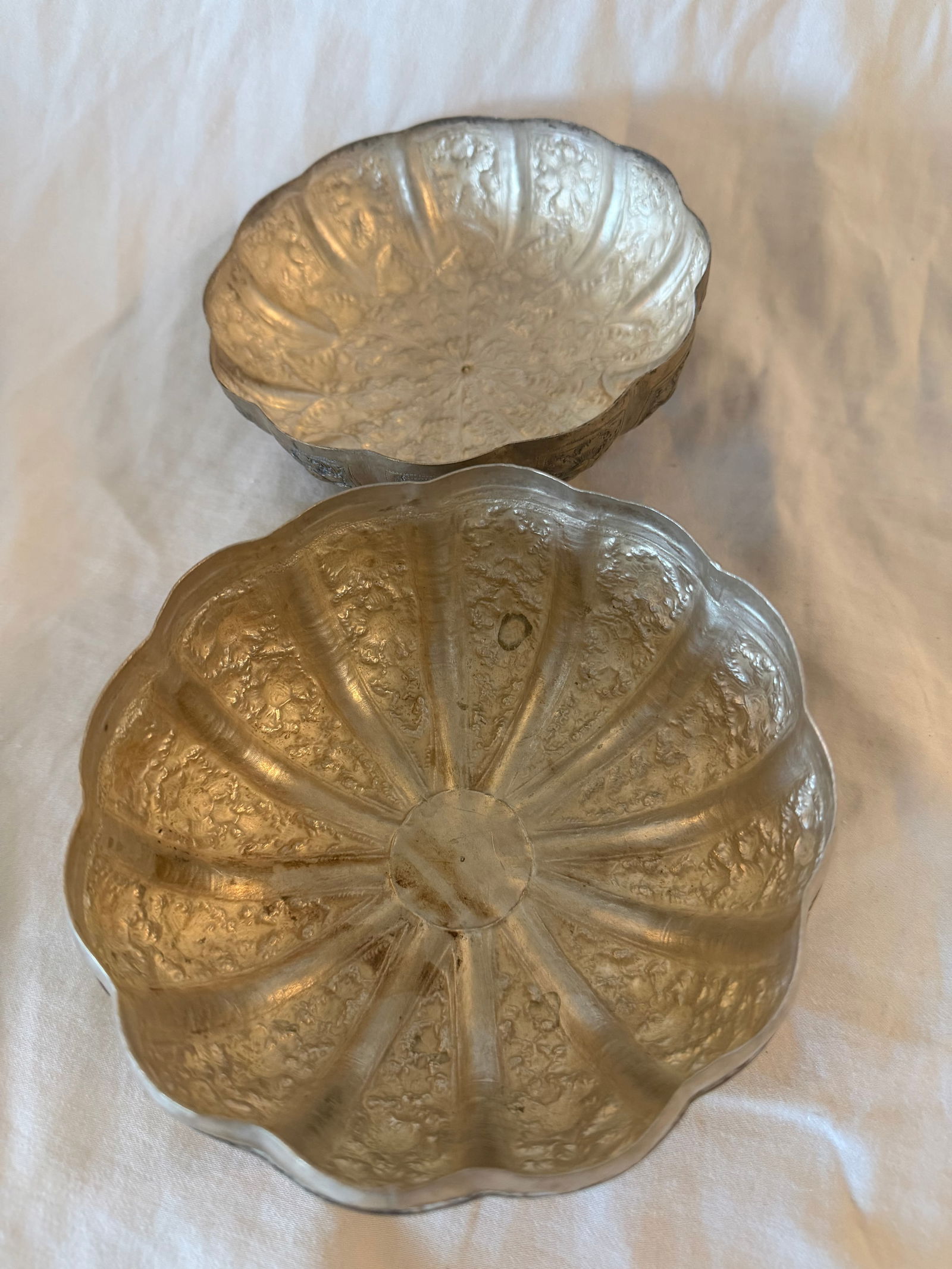 Large Antique Cambodian Silver-Plated Pumpkin Box, Mid-20th Century - 7