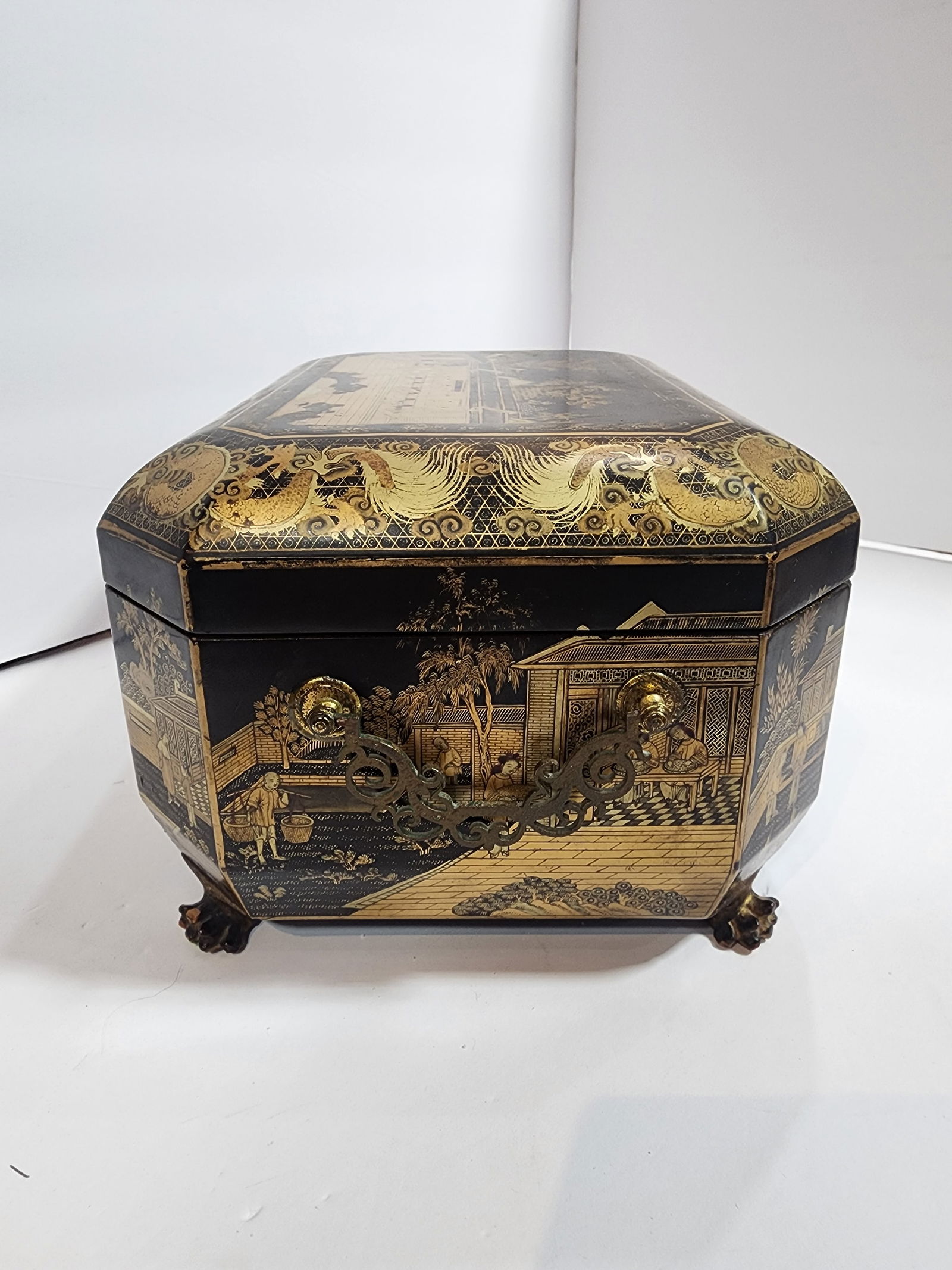 19th Century Chinese Gold and Black Lacquer Box - 5