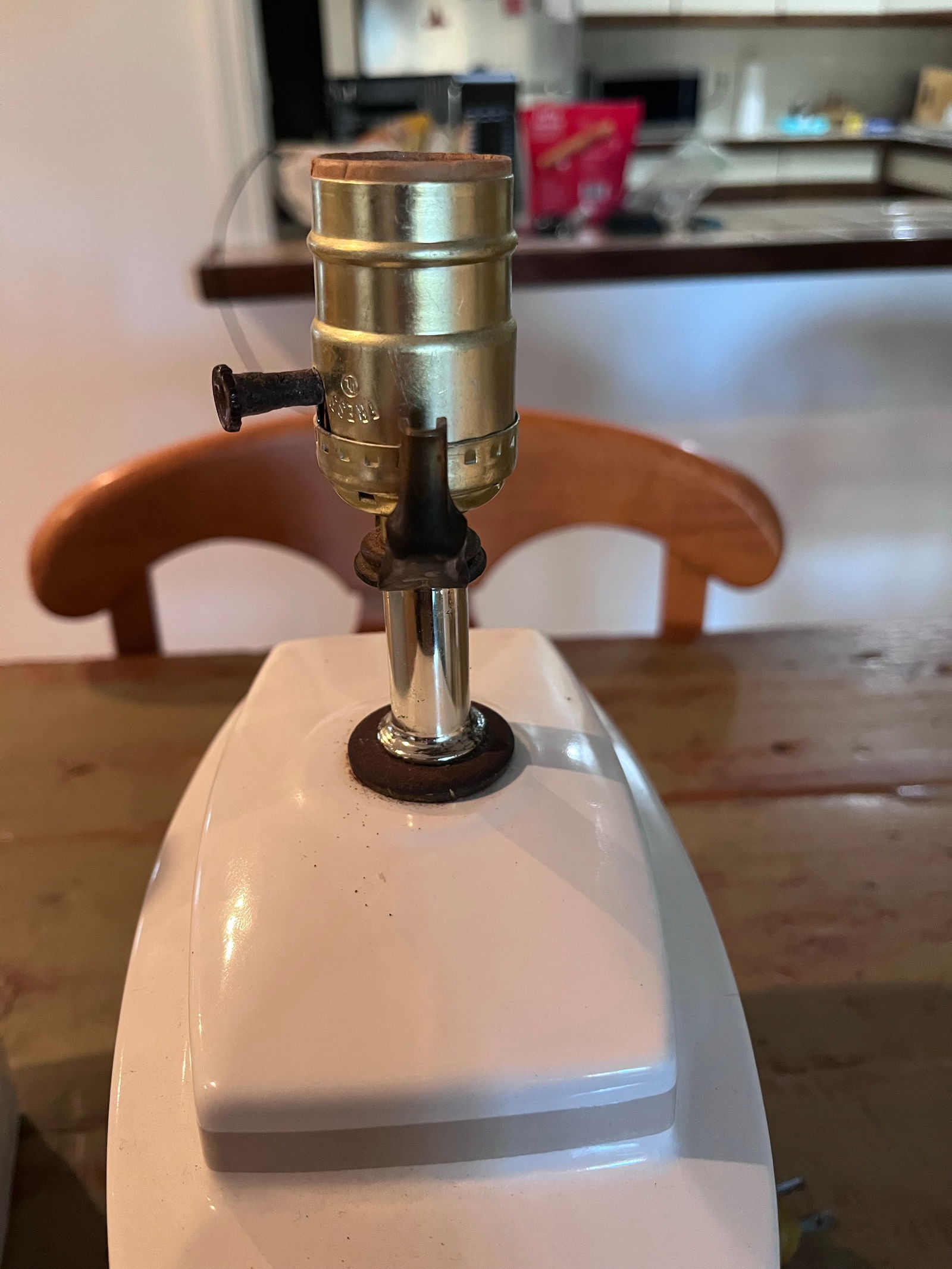 1970s Pair of Vintage Murray Feiss Hand - Painted Porcelain Table Lamps - 12