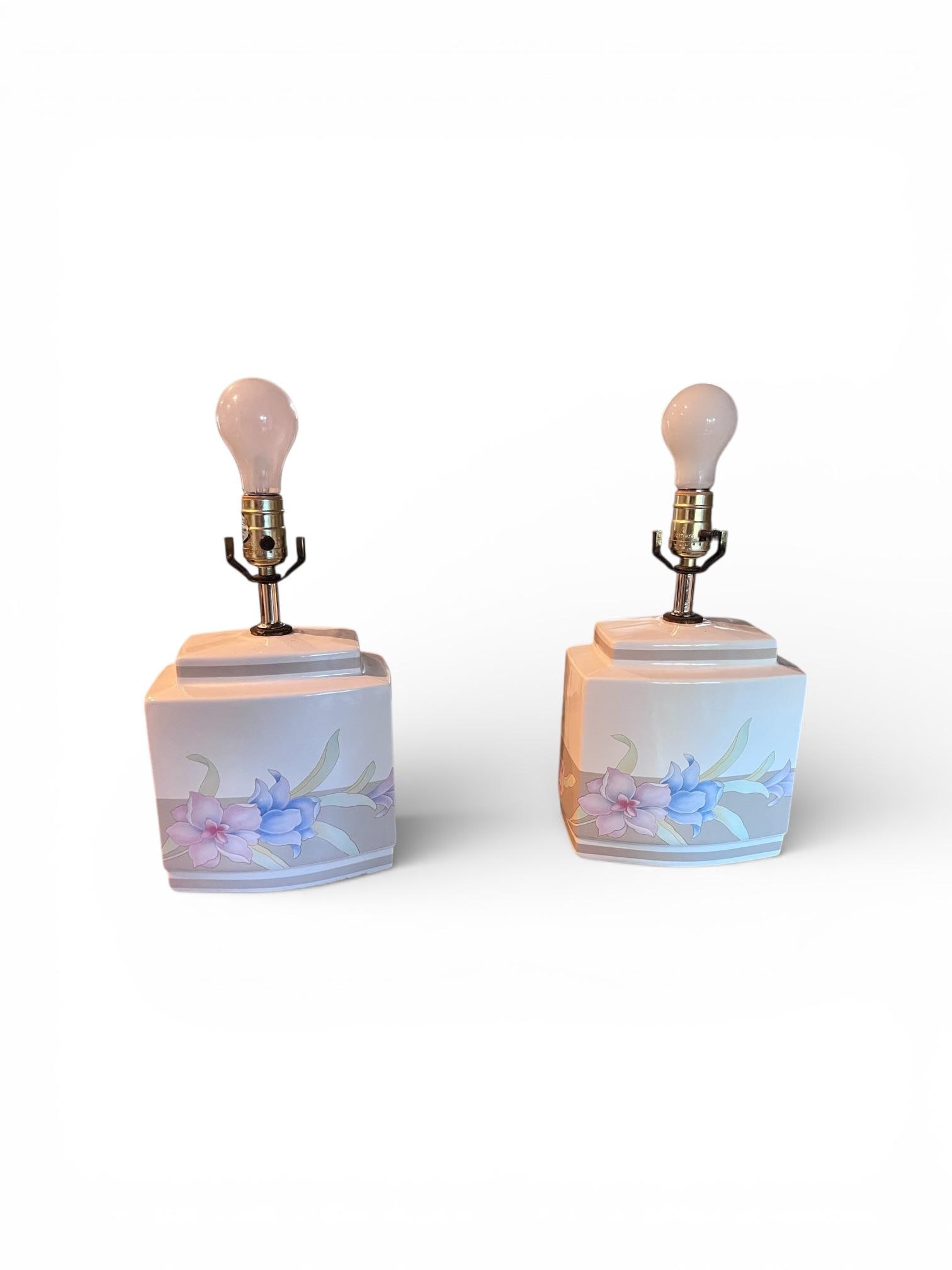 1970s Pair of Vintage Murray Feiss Hand - Painted Porcelain Table Lamps - 8