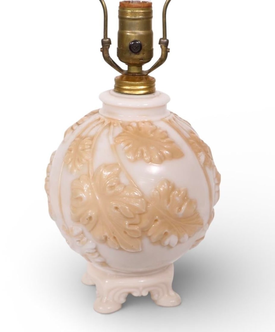 Mid 20th Century Ivory Alladin Alacite Art Deco Table Lamp - 4