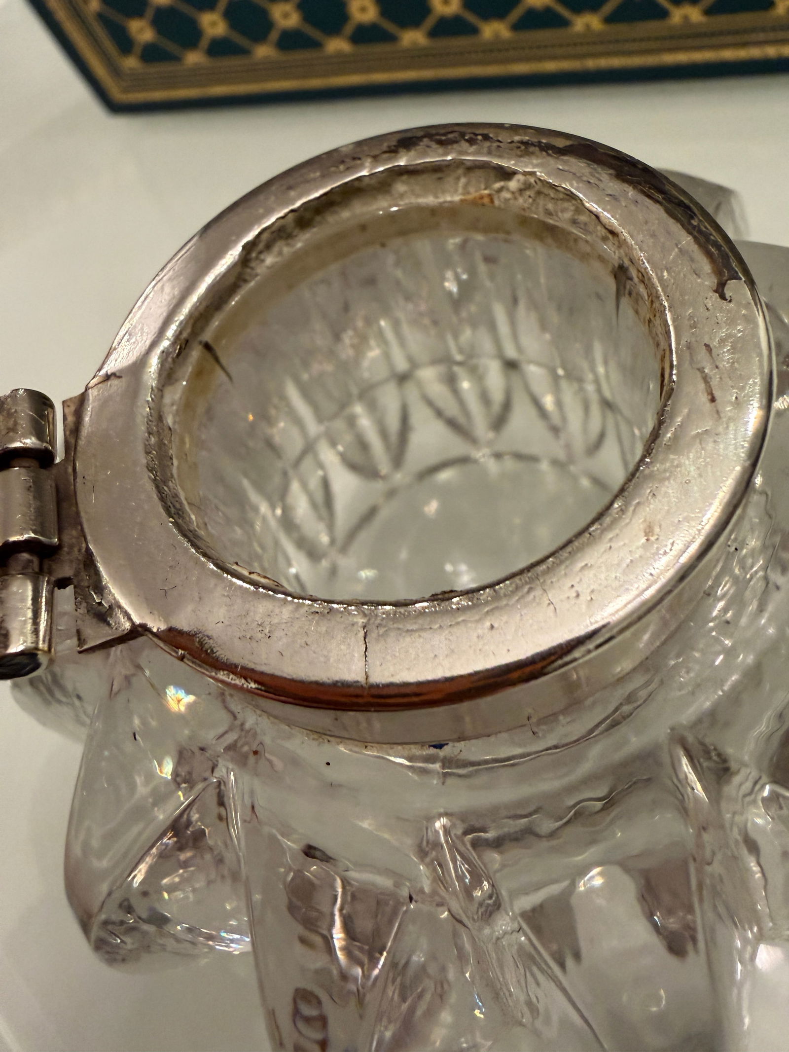 Early Vintage Art Deco Glass and Silver Plate Inkwell With Scalloped Edge and Hinged Lid, England - 5