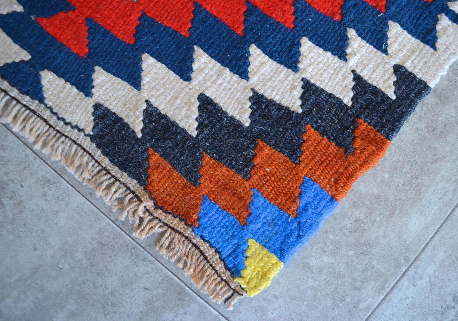 Vintage Turkish Hand Woven Kilim Rug - 7