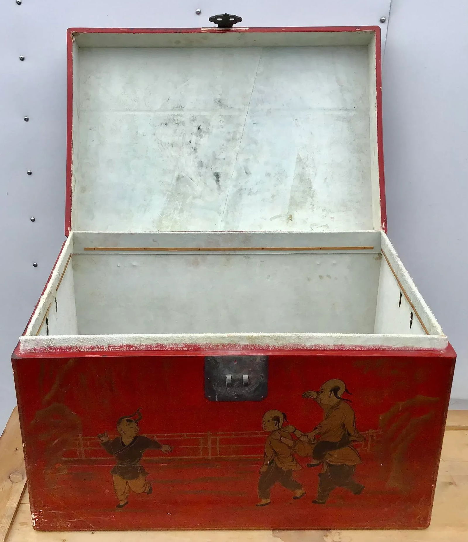 Red Lacquer Chinoiserie Trunk - Box - 7