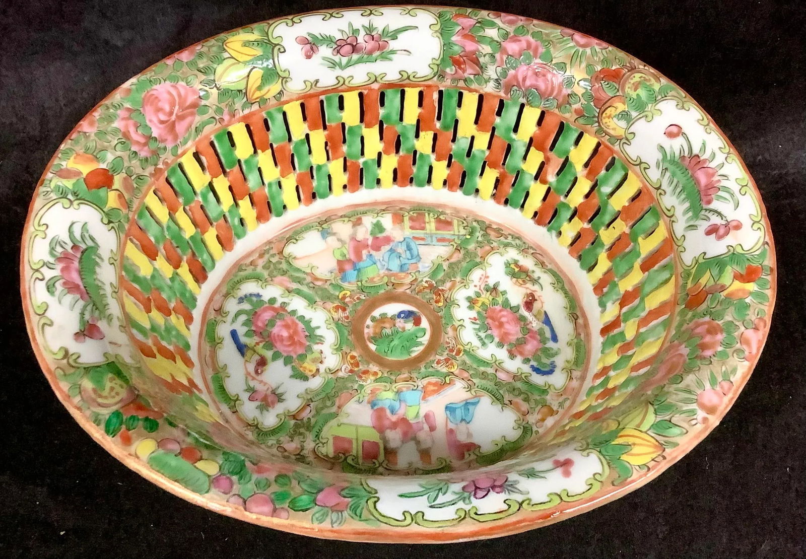 19th Century Chinese Rose Medallion Reticulated Porcelain Basket - 4