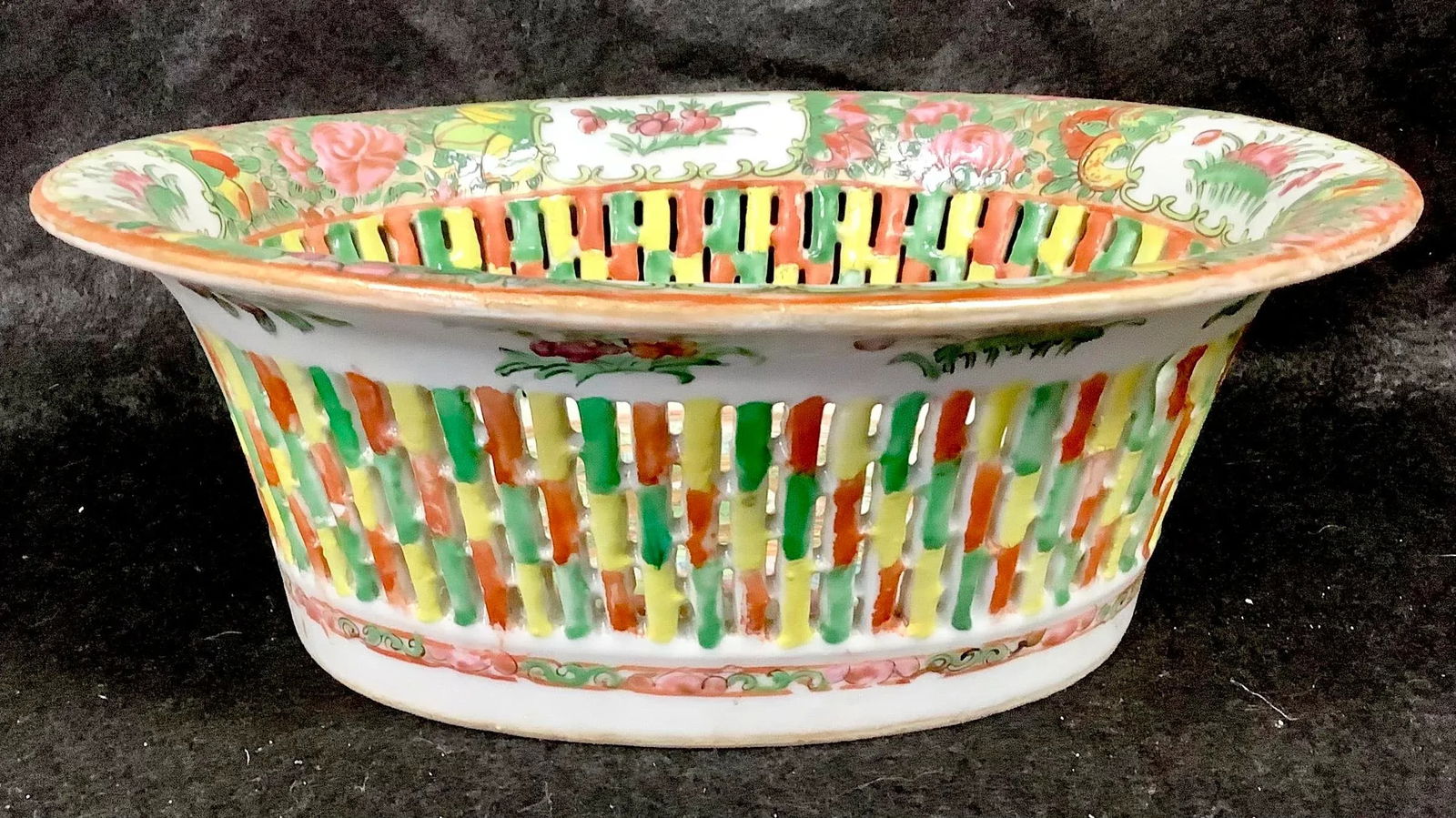 19th Century Chinese Rose Medallion Reticulated Porcelain Basket - 5