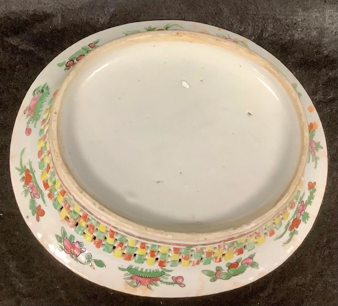 19th Century Chinese Rose Medallion Reticulated Porcelain Basket - 7