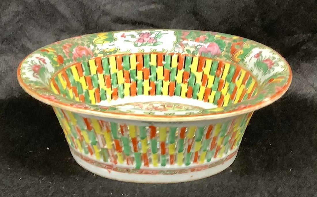 19th Century Chinese Rose Medallion Reticulated Porcelain Basket - 9