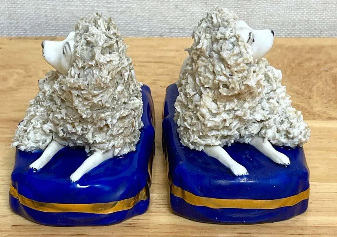 19th Century Chelsea Porcelain Figures of Seated Poodles & Pups - A Pair - 10