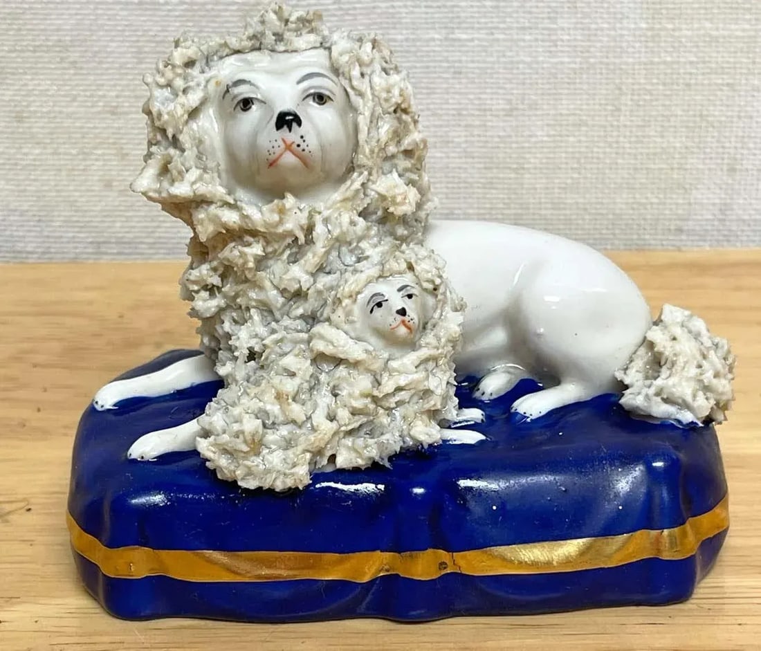 19th Century Chelsea Porcelain Figures of Seated Poodles & Pups - A Pair - 12