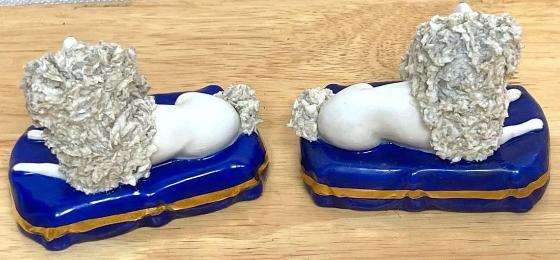 19th Century Chelsea Porcelain Figures of Seated Poodles & Pups - A Pair - 9