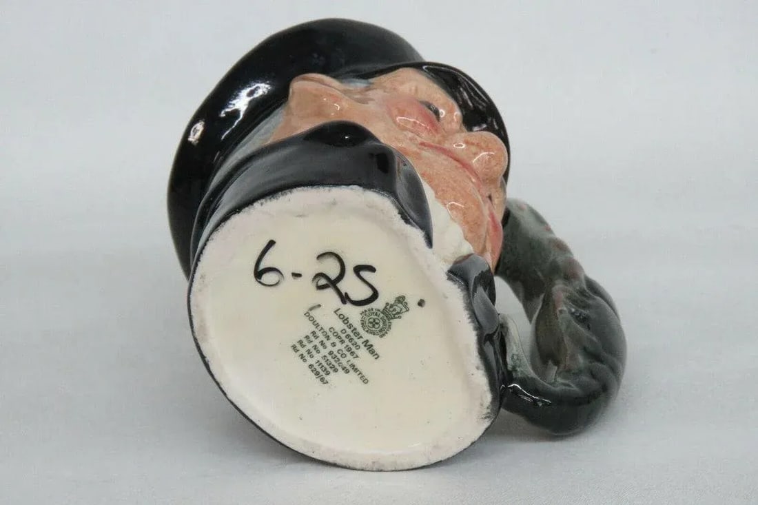 Royal Doulton Lobster Man D6620 English Small Character Mug - 4