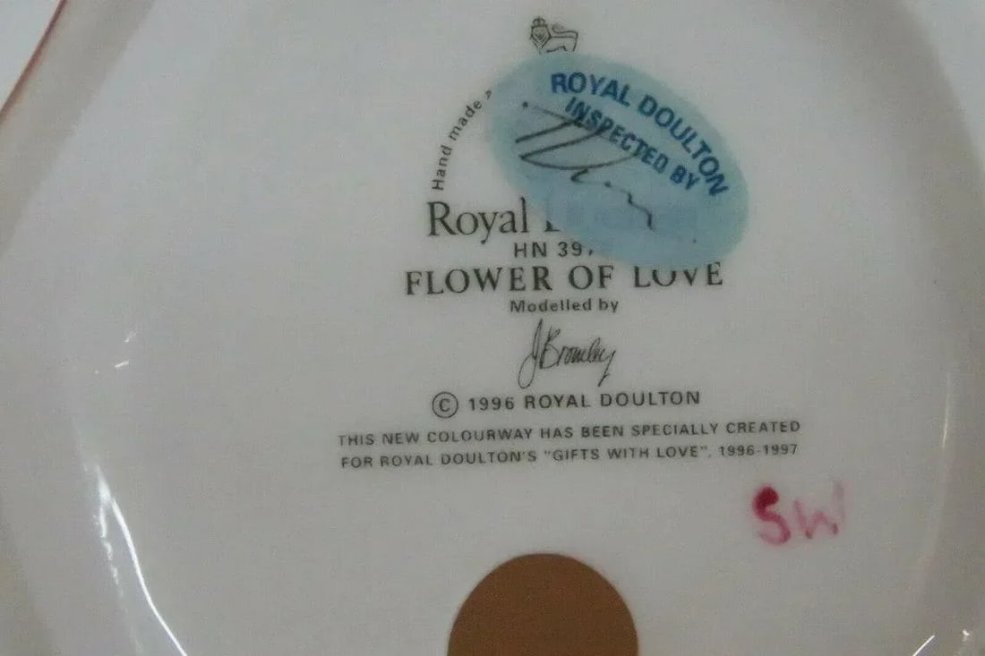Royal Doulton HN3970 Flower of Love English Bone China Porcelain Figurine - 5