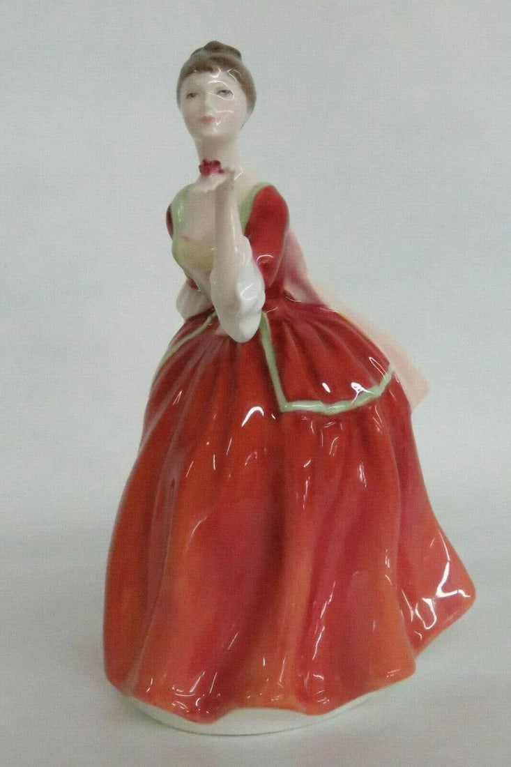 Royal Doulton HN3970 Flower of Love English Bone China Porcelain Figurine - 8
