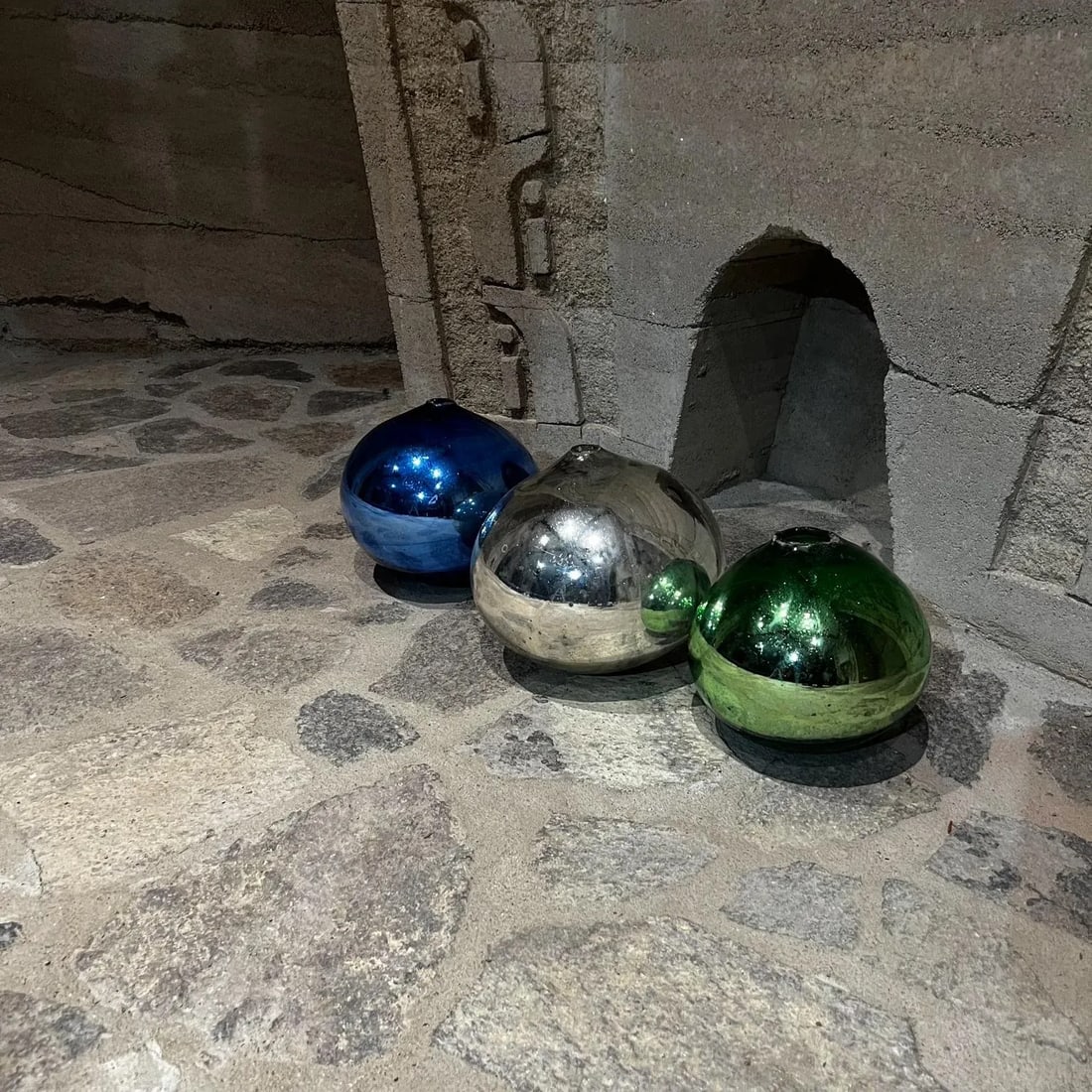1960s Mexico Three Colorful Globes Gazing Ball Spheres Hand Blown Mercury Glass - 3