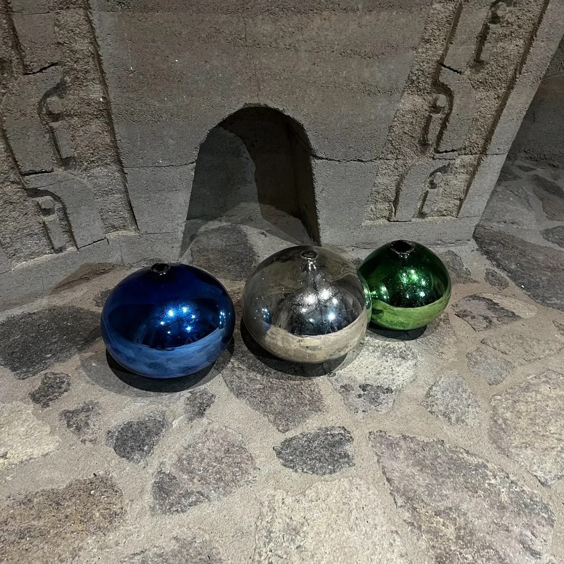 1960s Mexico Three Colorful Globes Gazing Ball Spheres Hand Blown Mercury Glass - 4