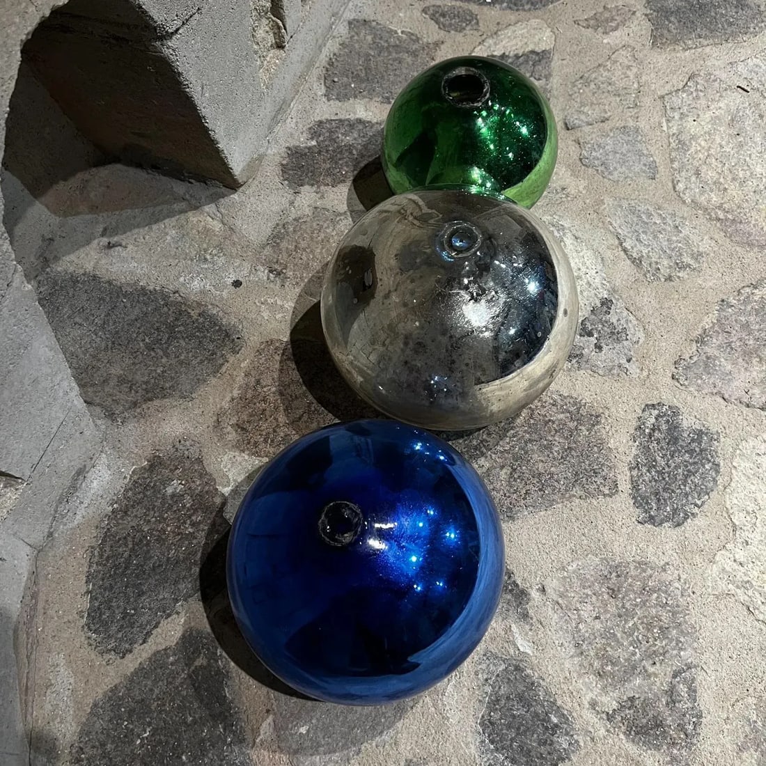 1960s Mexico Three Colorful Globes Gazing Ball Spheres Hand Blown Mercury Glass - 5